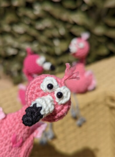 Häkelanleitung Flamingo Kantenhocker
